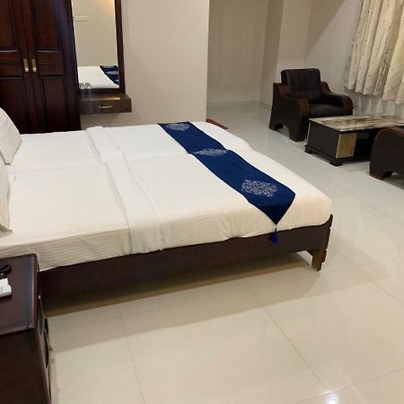 Jnr Grand Hotel Madanapalle Esterno foto