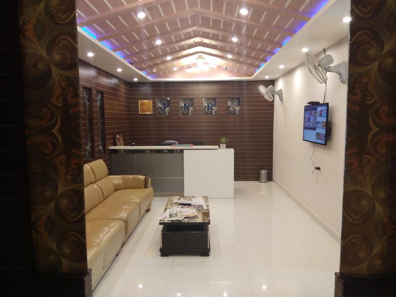 Jnr Grand Hotel Madanapalle Esterno foto